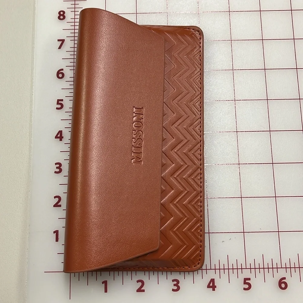 MISSONI NWT Chevron Embossed Flap Front Vegan Leather Eyeglass Case with Cloth